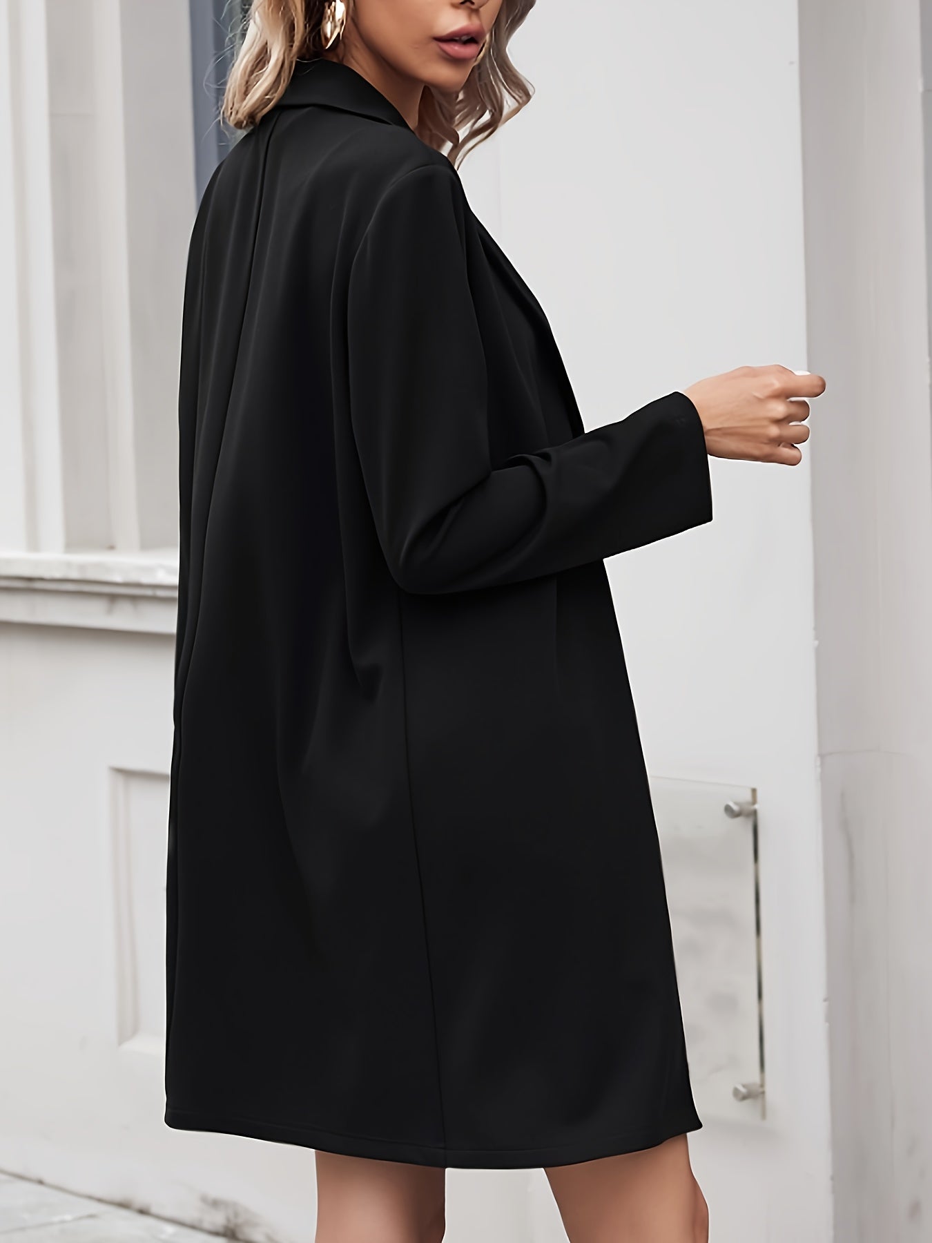 Women's long open collar lightweight and fashionable suit jacket.